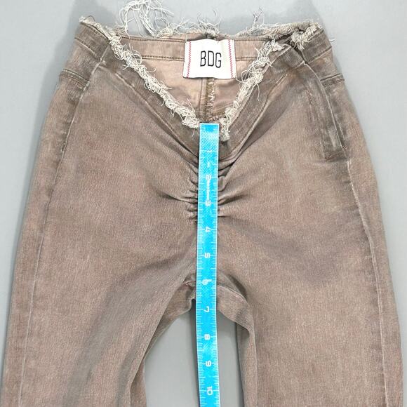 Urban Outfitters BDG Ruched Dip Waist V Flare Jeans Tam - Picture 9 of 10